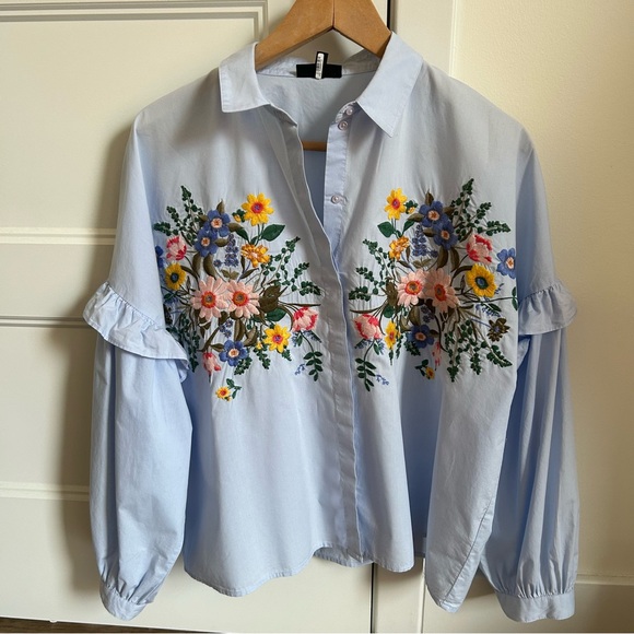Topshop Tops - TopShop oversized Embroidered Floral Shirt